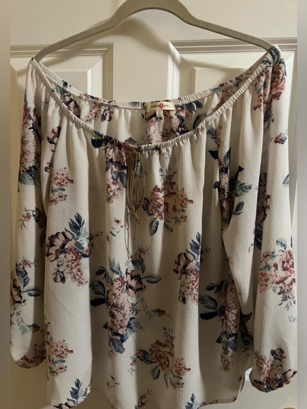 EUC wishful park floral peasant top. Size XL